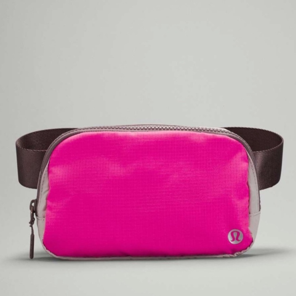 Lululemon Everywhere Belt bag